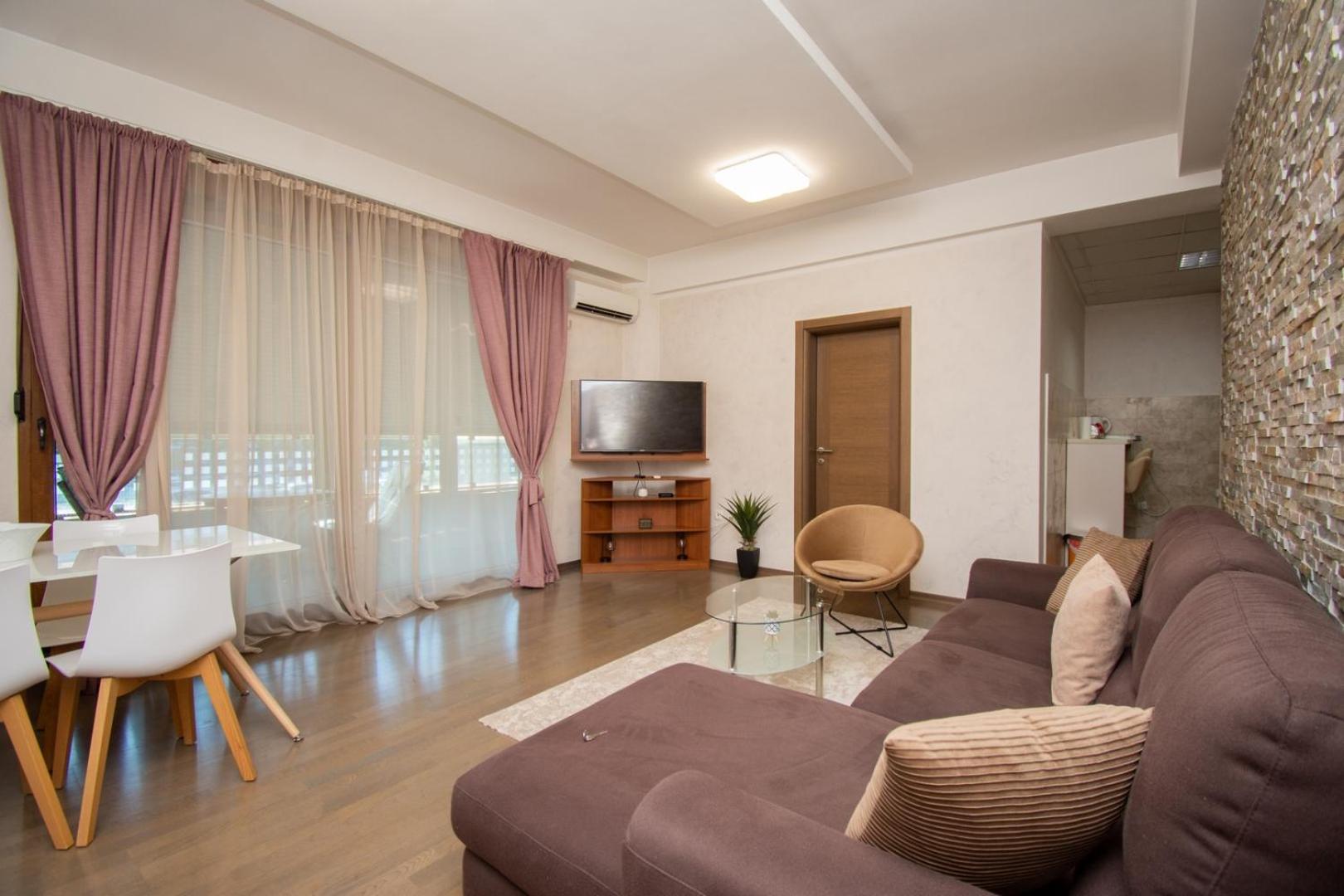 Maxim Compass Apartment พอดโกริกา ภายนอก รูปภาพ
