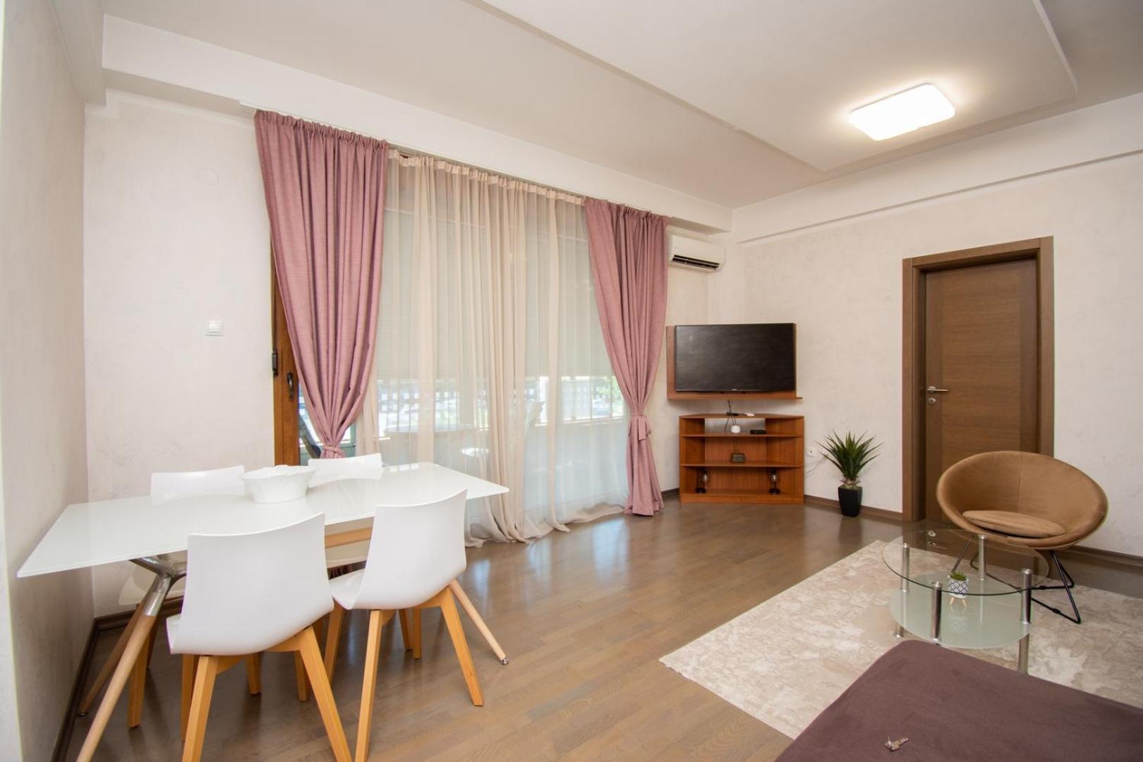 Maxim Compass Apartment พอดโกริกา ภายนอก รูปภาพ